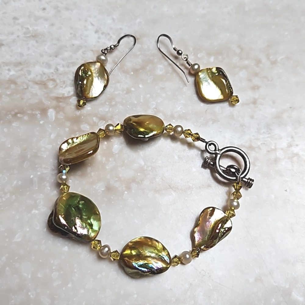 😍 Gold/Green Nugget Beaded Bracelet & Earrings😍NWOT